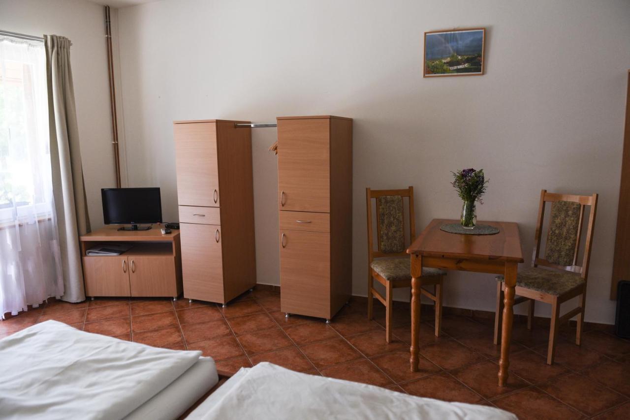 Penzion U Skutilu Pilníkov Exterior foto